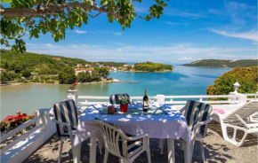 Stunning apartment in Supetarska Draga with WiFi and 2 Bedrooms